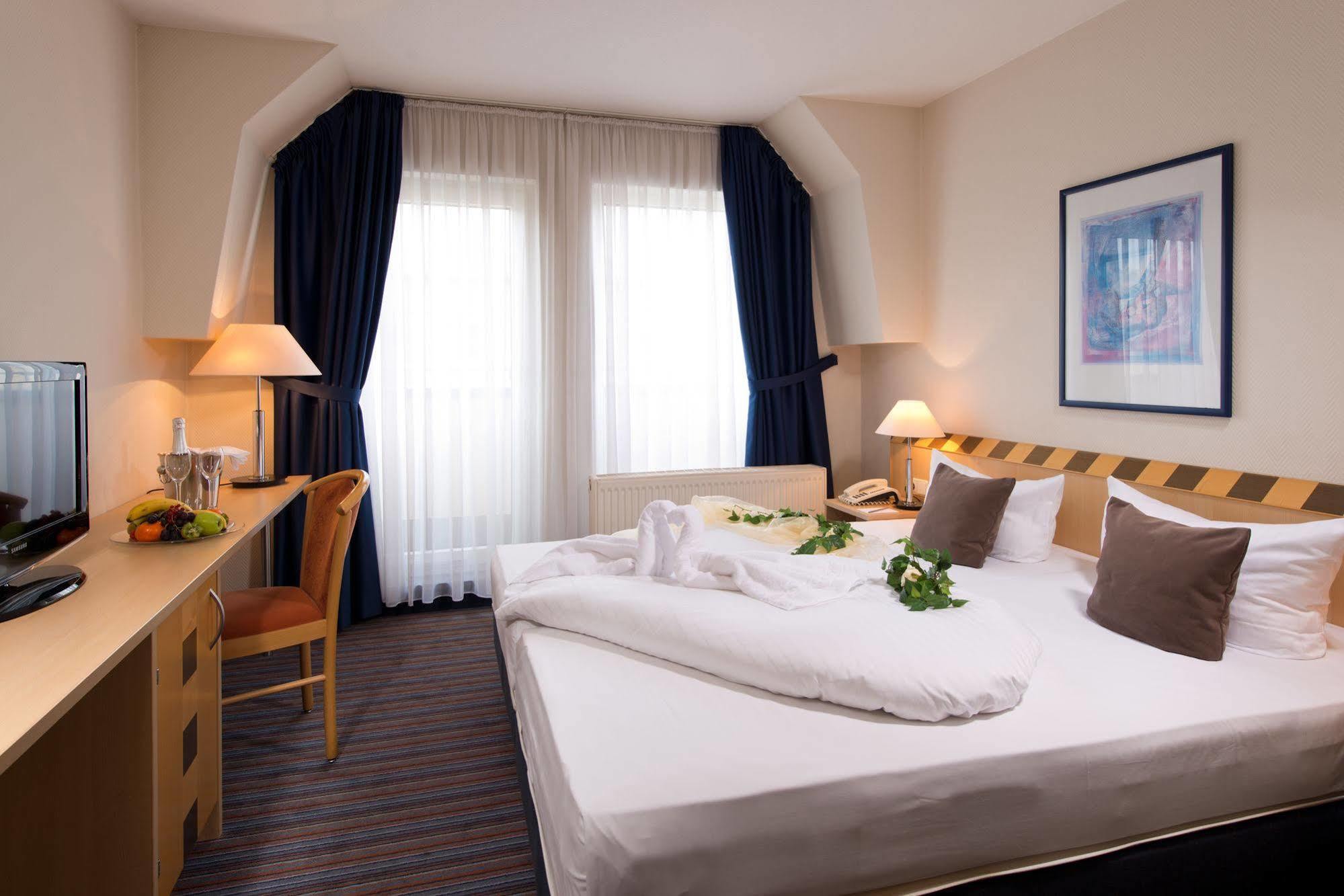 Achat Hotel Dresden Elbufer エクステリア 写真