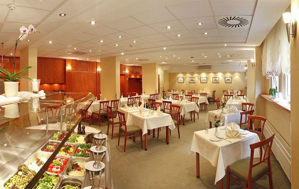 Achat Hotel Dresden Elbufer レストラン 写真